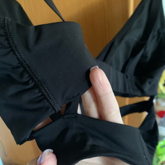 Lululemon yoga bra! 🍋🧘🏻‍♀️ - Picture 3 of 3